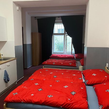 Apartment Moon Прага Екстериор снимка