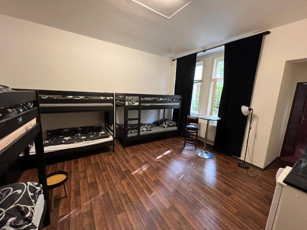 Apartment Moon Прага Екстериор снимка