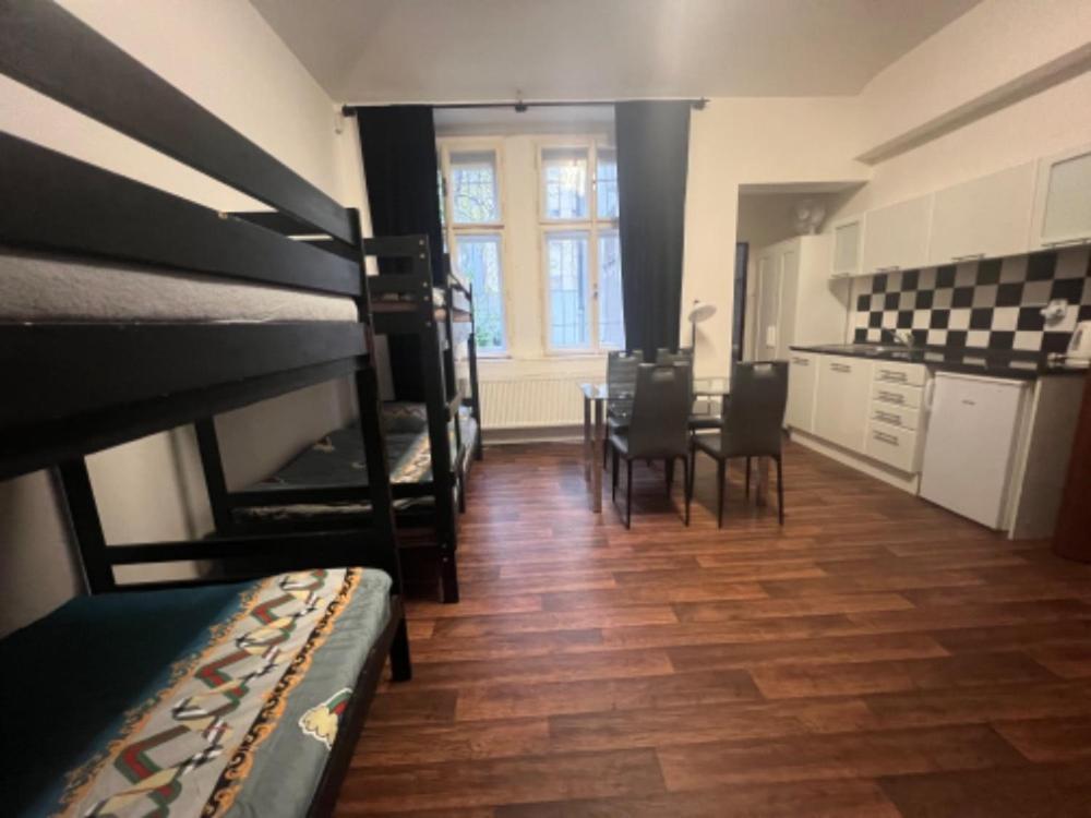 Apartment Moon Прага Екстериор снимка