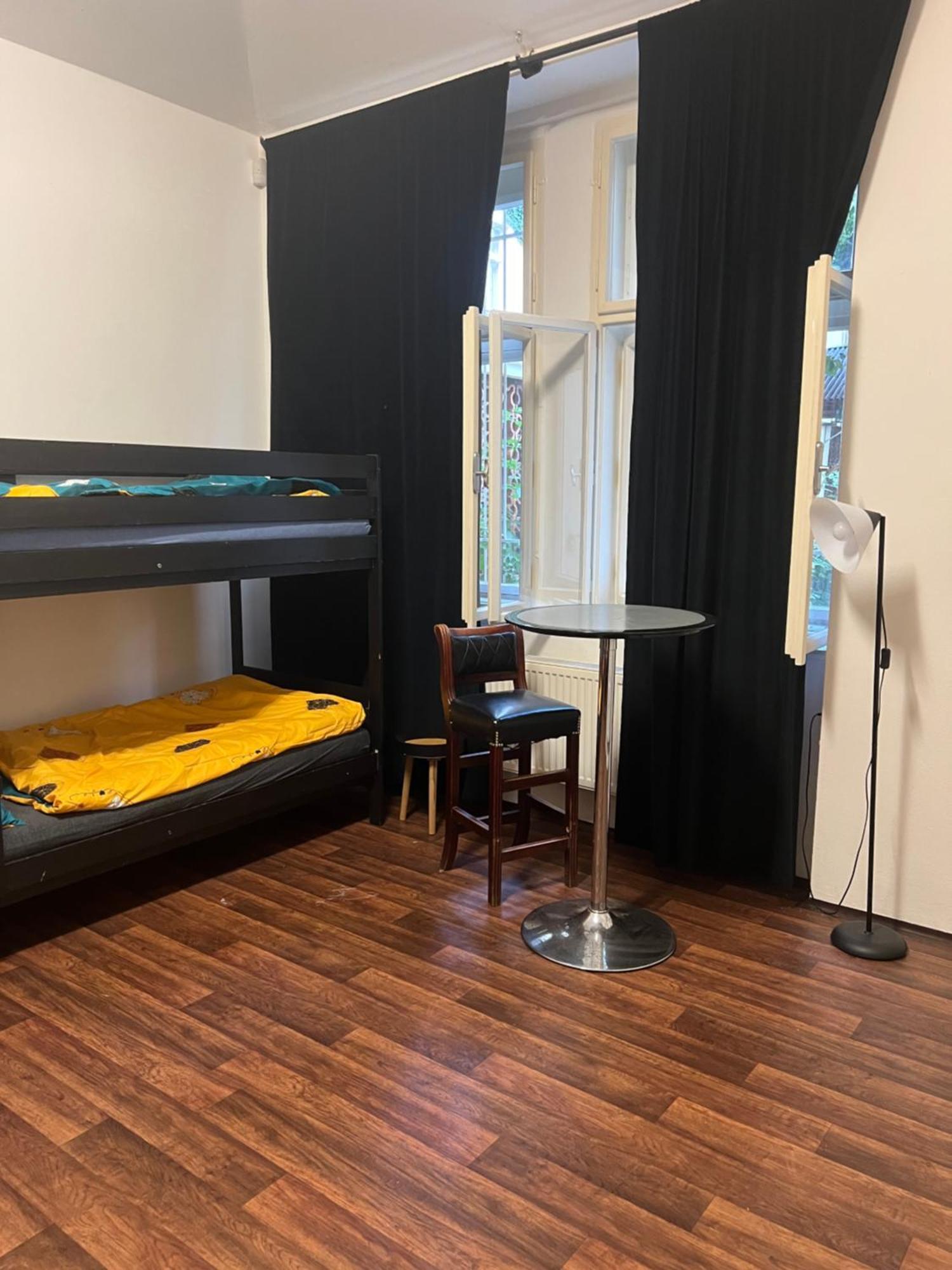 Apartment Moon Прага Екстериор снимка