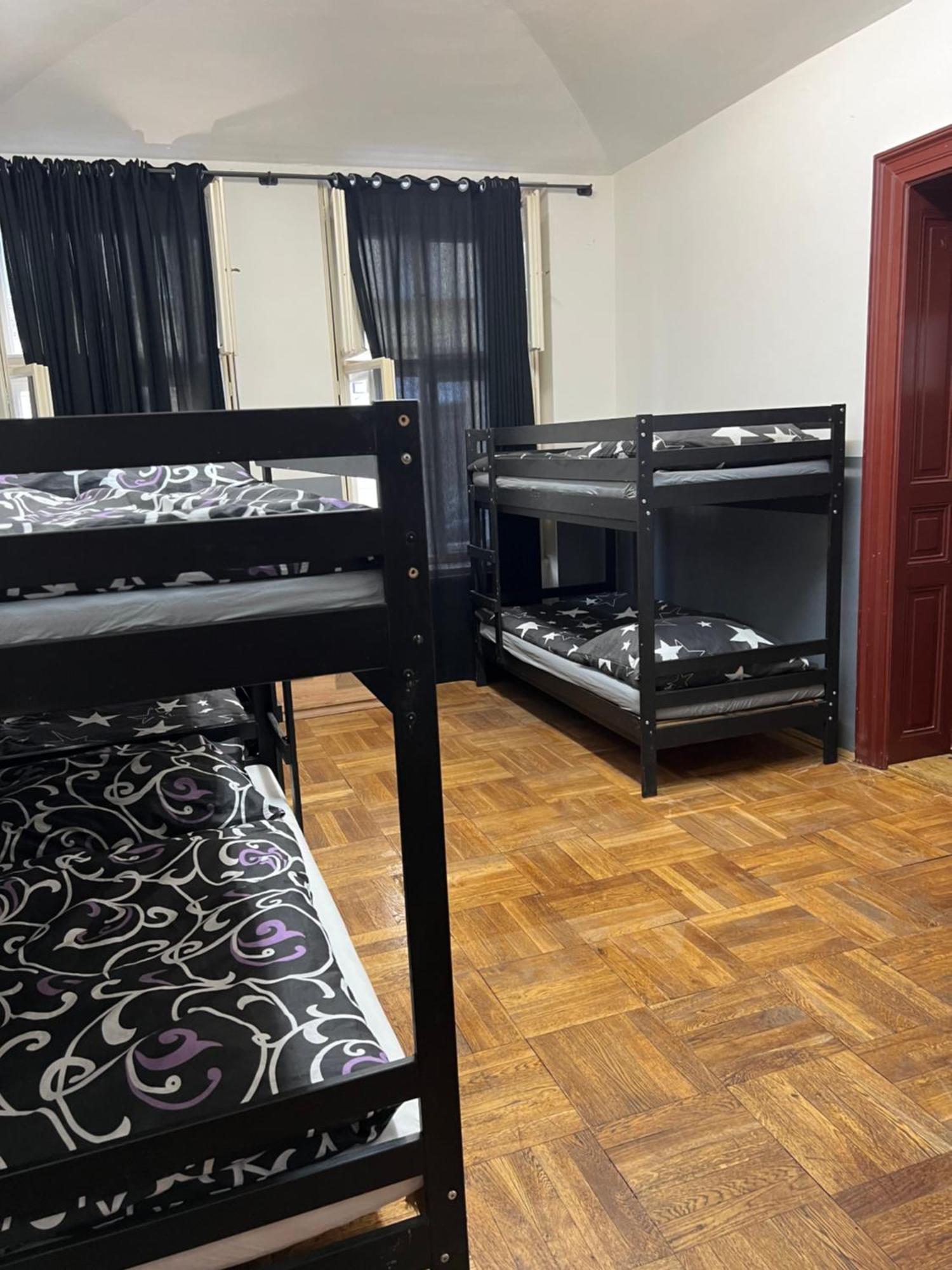 Apartment Moon Прага Екстериор снимка