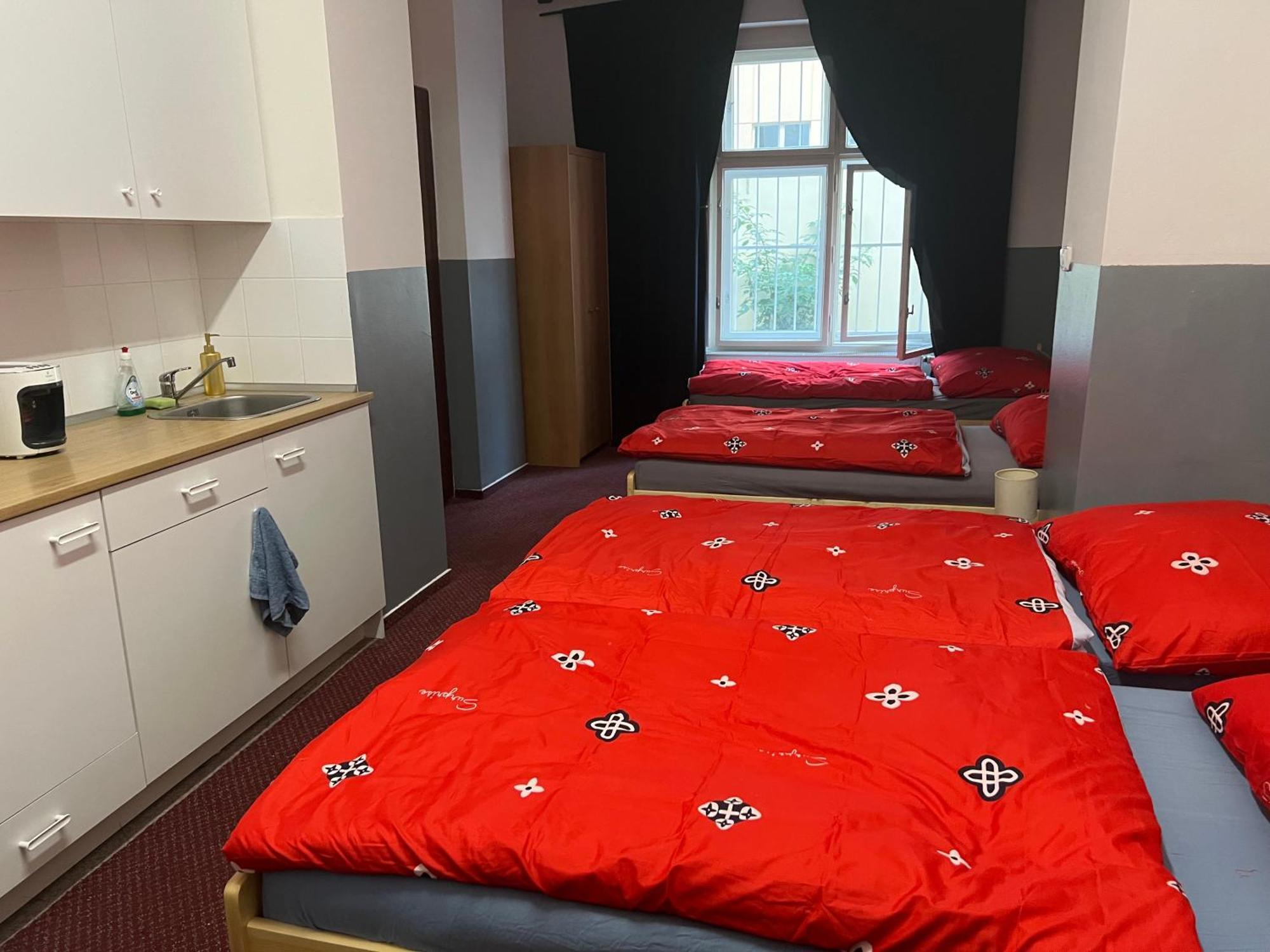 Apartment Moon Прага Екстериор снимка