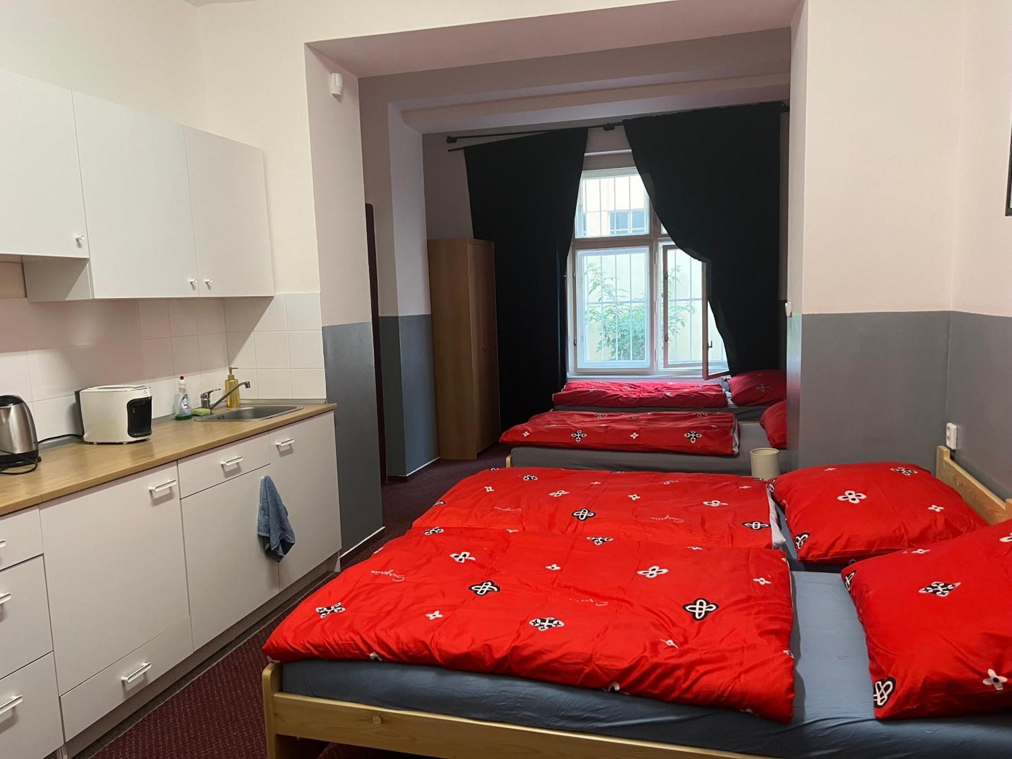 Apartment Moon Прага Екстериор снимка