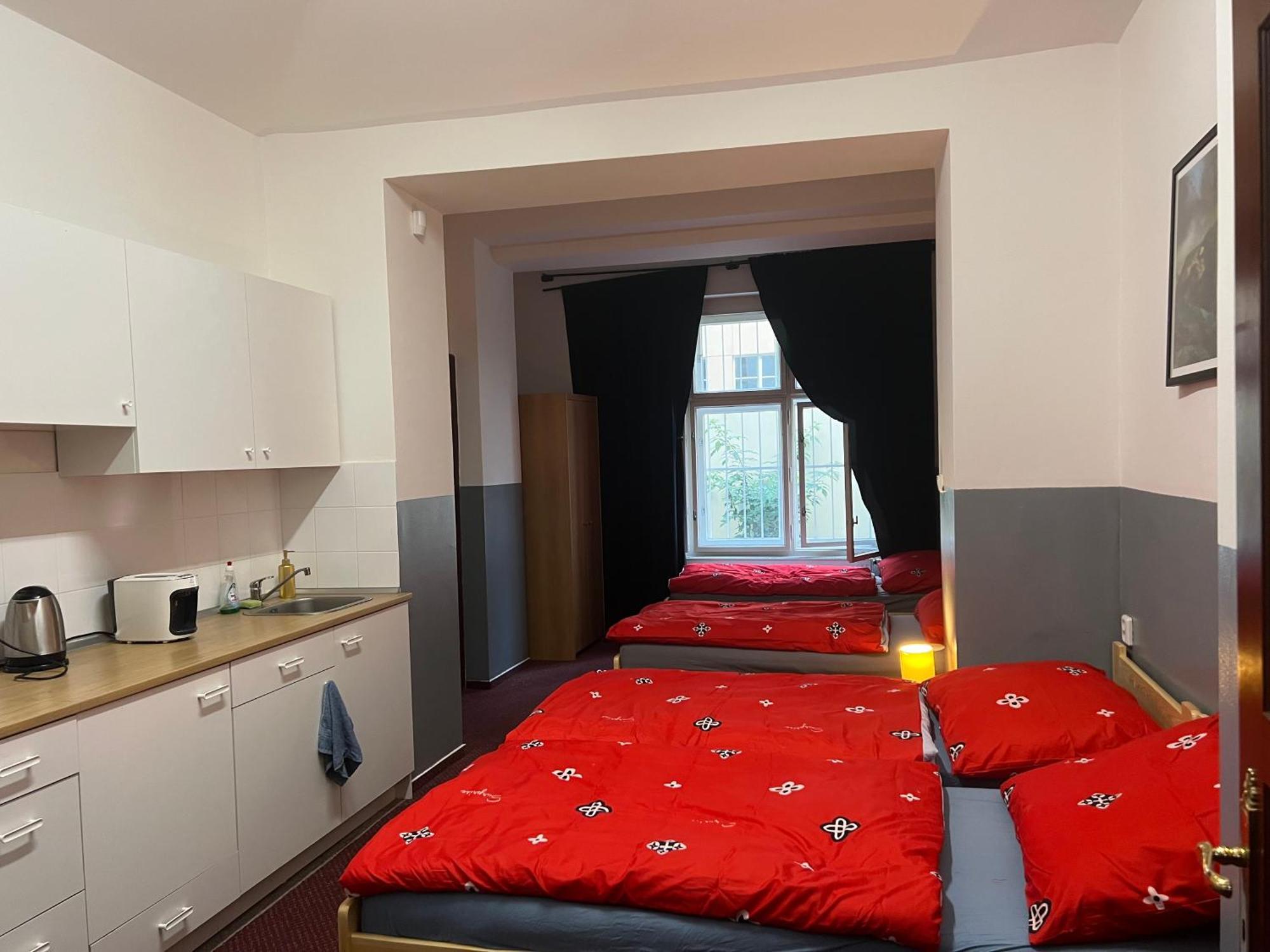 Apartment Moon Прага Екстериор снимка