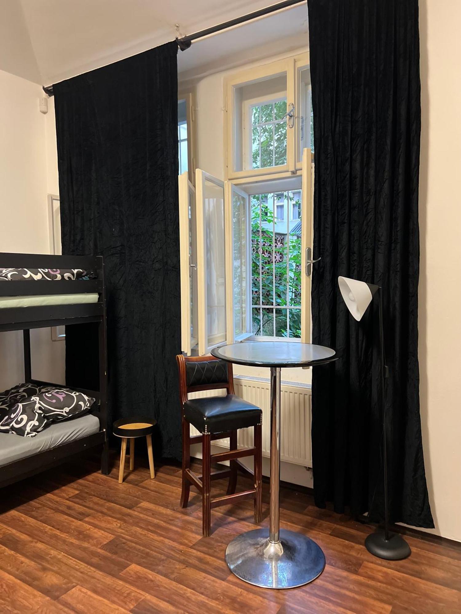 Apartment Moon Прага Екстериор снимка