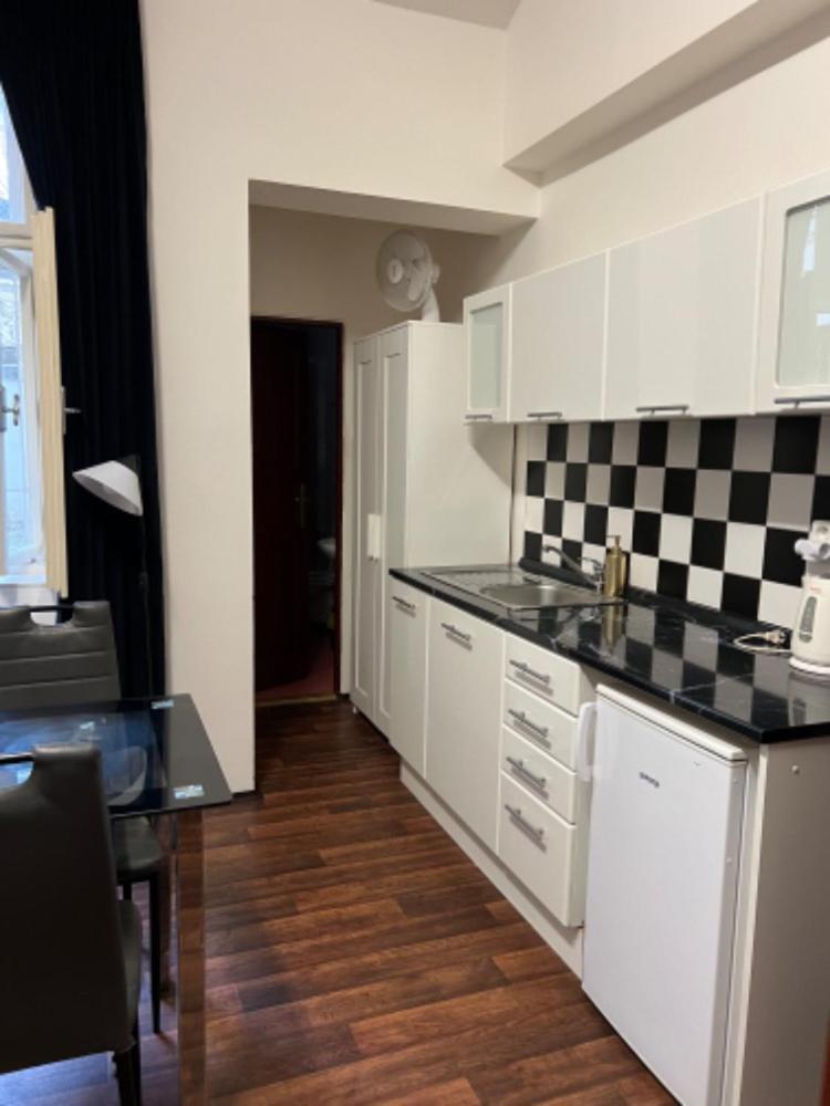 Apartment Moon Прага Екстериор снимка